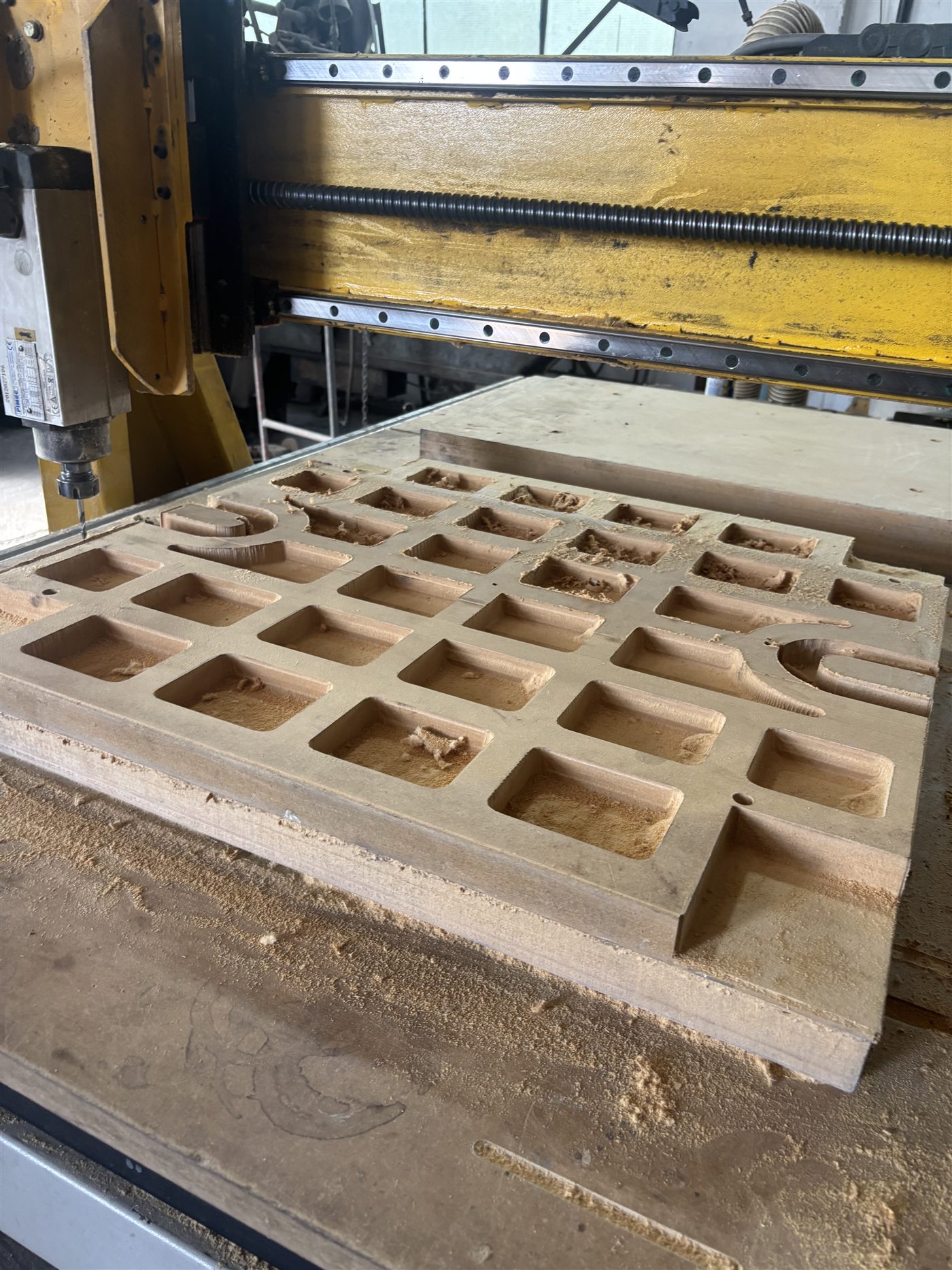 Detalle de modelo con cavidades mecanizadas